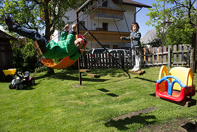 Solche Schaukeln gibt es nur beim Schötzerhof