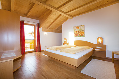 Schlafzimmer mit Südbalkon Lafenn Schötzerhof